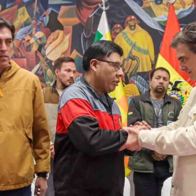 Paz firma acuerdo con la COR el Alto