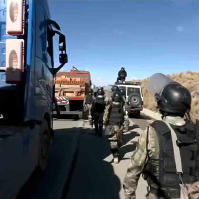militares intentan abrir corredor humanitario en La Paz