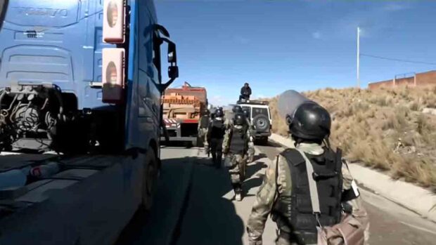 militares intentan abrir corredor humanitario en La Paz
