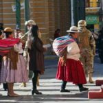 autoridades y dirigentes de sectores sociales ingresan a Palacio Quemado