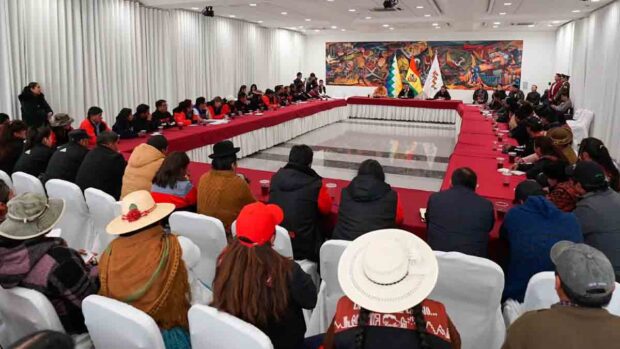dialogo del Gobierno con sectores sociales