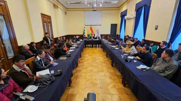 reunión para pacificar Bolivia
