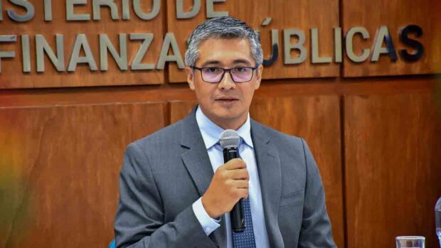 Ministro de Economía Gabriel Espinoza