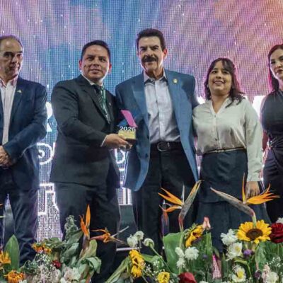 entregan distinción al estand de PIL