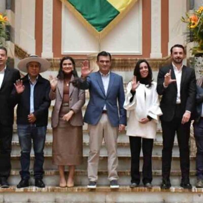 los gobernadores juntos al presidente Rodrigo Paz