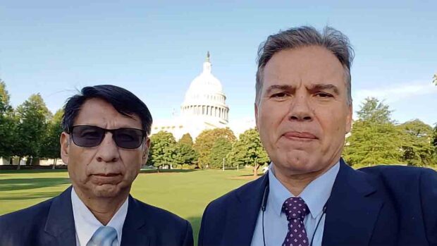 el viceministro Ernesto Justiniano junto al director de la Felcn en Washington