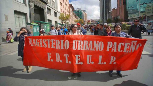 maestros marchan en La Paz