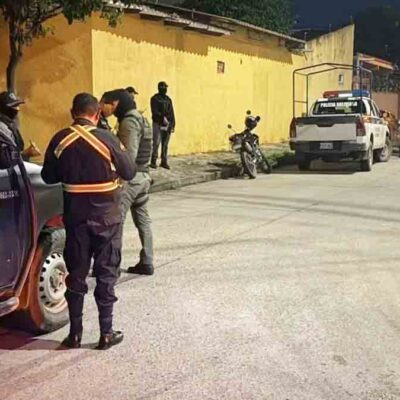 policías en el lugar donde se produjo el asesinato