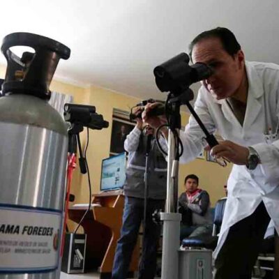 la inauguración del banco de ojos