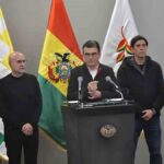 el presidente Rodrigo Paz junto a algunos de sus ministros en conferencia de prensa