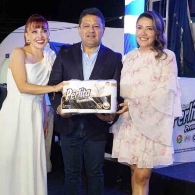 los ejecutivos de Papelera Vinto presentan el nuevo producto: Perlita Premium