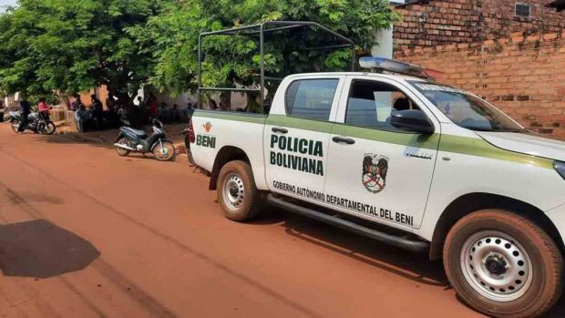 vehículo policial en Guayaramerín