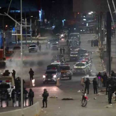 caravana de vehículos policiales en El Alto