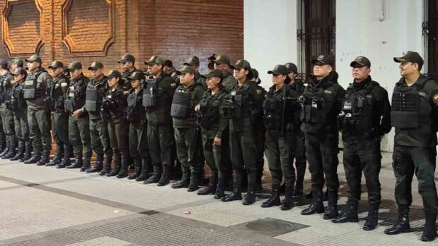 policías en Santa Cruz