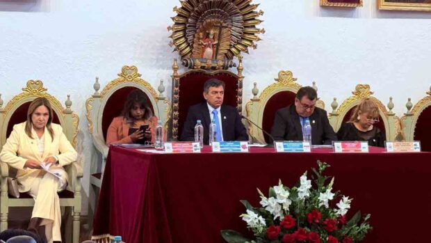 senadores sesionan en la Casa de la Libertad