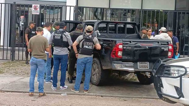 personal de la Felcc en el lugar del crimen