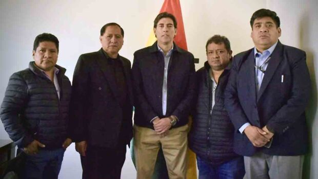 dirigentes del transporte libre con el ministro Zamora
