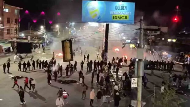 policías dispersan a manifestantes en Río Seco