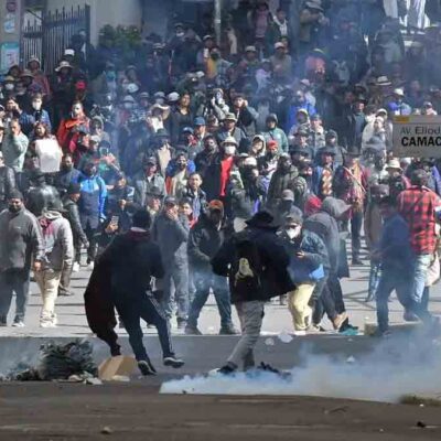 grupos violentos intentan ingresar a plaza Murillo