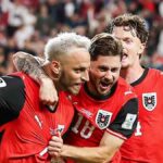 jugadores de Austria celebran la victoria
