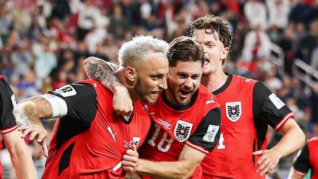 jugadores de Austria celebran la victoria
