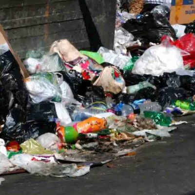basura acumulada en las calles de La Paz