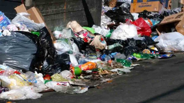 basura acumulada en las calles de La Paz