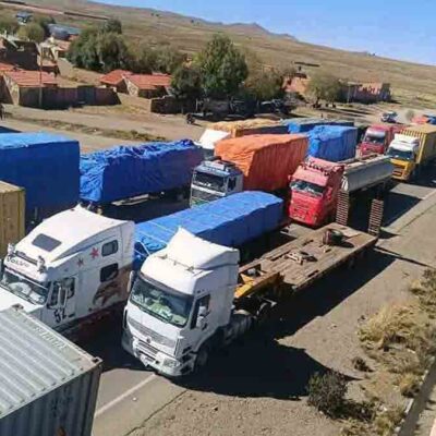 camiones varados por bloqueos