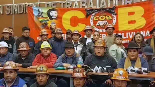 dirigentes de la COB en conferencia de prensa