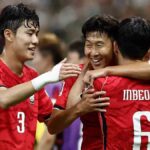 jugadores de Corea del Sur festejan la victoria