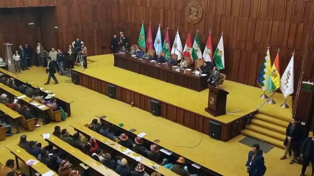 diálogo entre el Gobierno y la COB en el auditorio del BCB