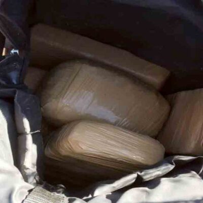 Hallan droga en mochilas en Parotani