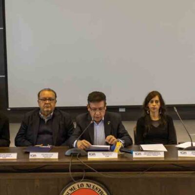 emprendedores reciben manuales