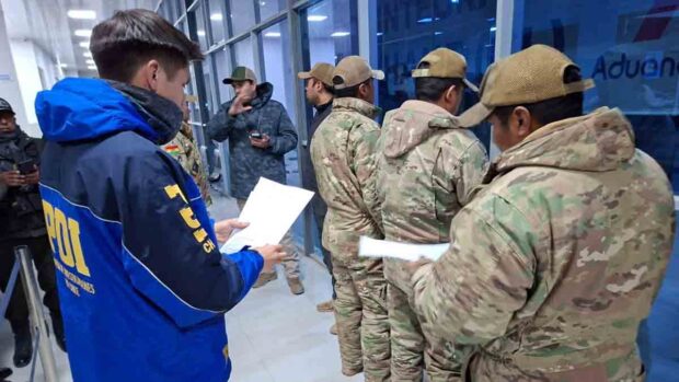 militares bolivianos regresan al país