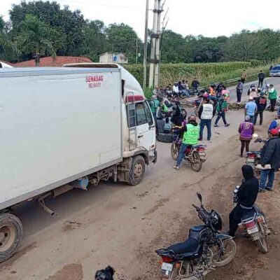 mototaxistas bloquean Puerto Pailas