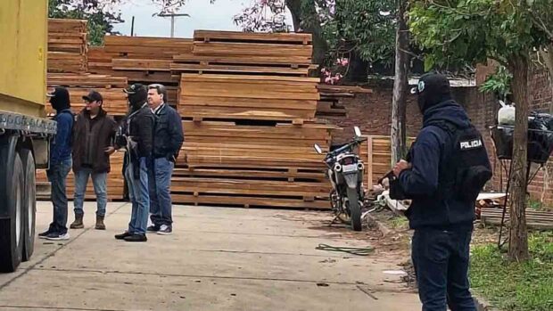 allanamiento a una empresa maderera en Santa Cruz