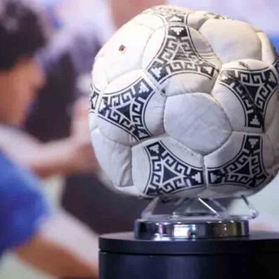 Subasta del balón con el que hizo la mano de dios Maradona