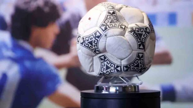 Subasta del balón con el que hizo la mano de dios Maradona