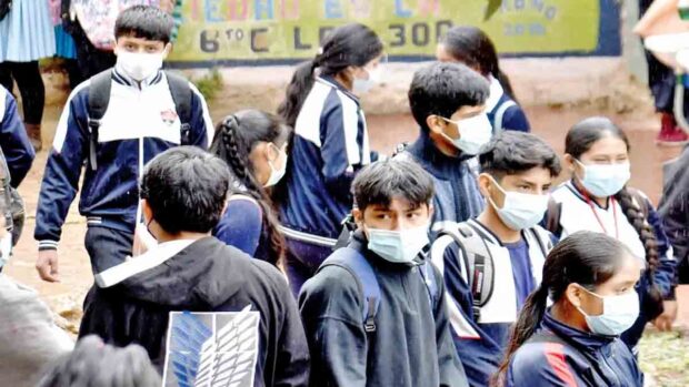 retorno a clases con barbijo en Cochabamba