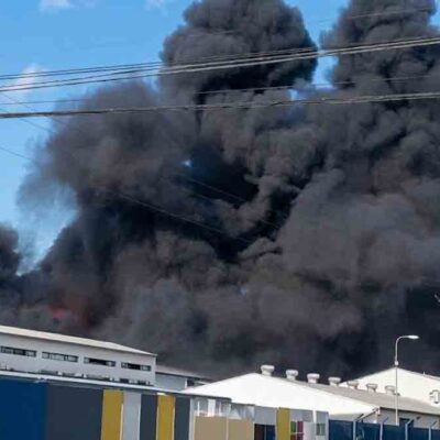 incendio en fábrica de pintura