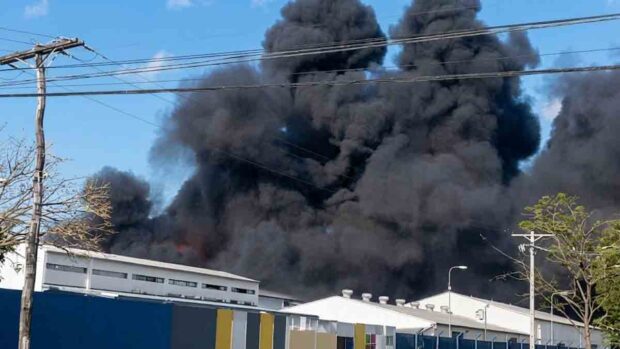 incendio en fábrica de pintura