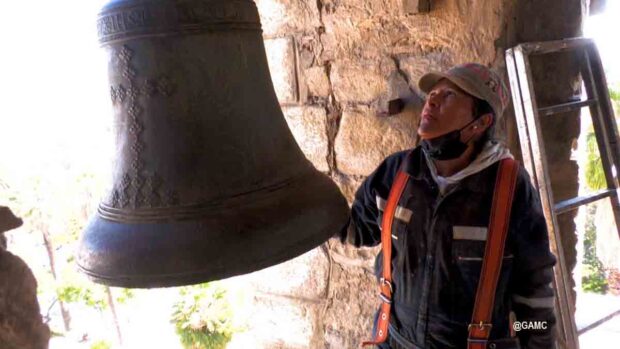 retiran campana de la Catedral de Cochabamba