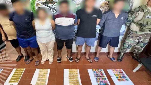 detienen a 12 personas con cápsulas de droga