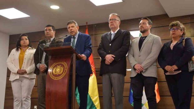 acuerdan modificar Constitución boliviana