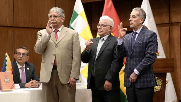 posesionan tres viceministros de Economía