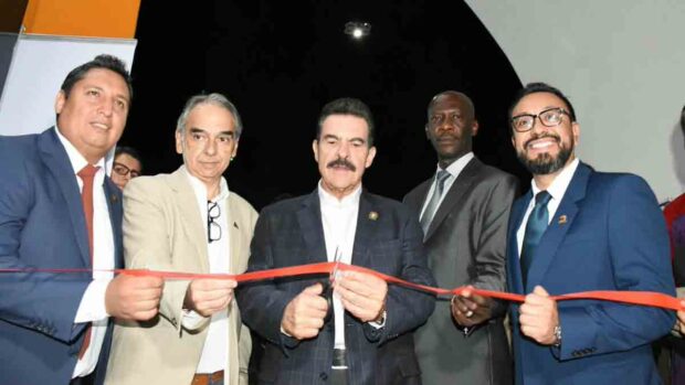 Inauguran Feria del Libro