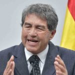 renuncia viceministro Hernán Paredes