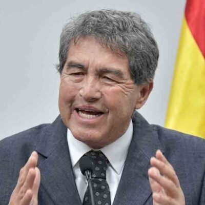 renuncia viceministro Hernán Paredes