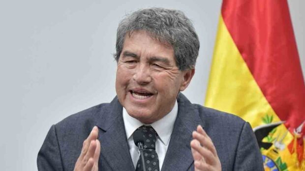 renuncia viceministro Hernán Paredes