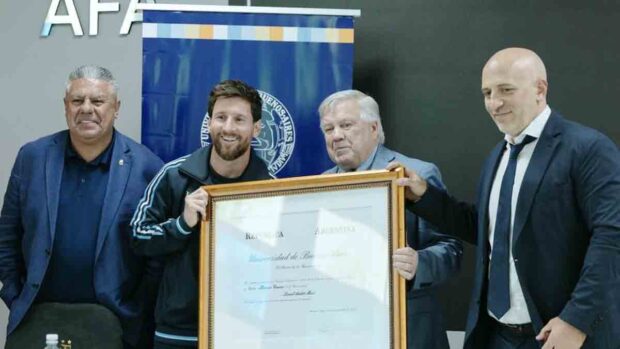 Messi recibe doctor honoris causa